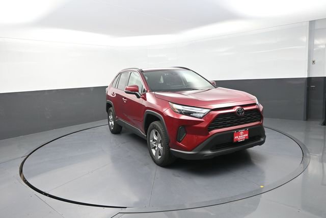 Used 2025 Toyota RAV4 XLE AWD/4WD image 2