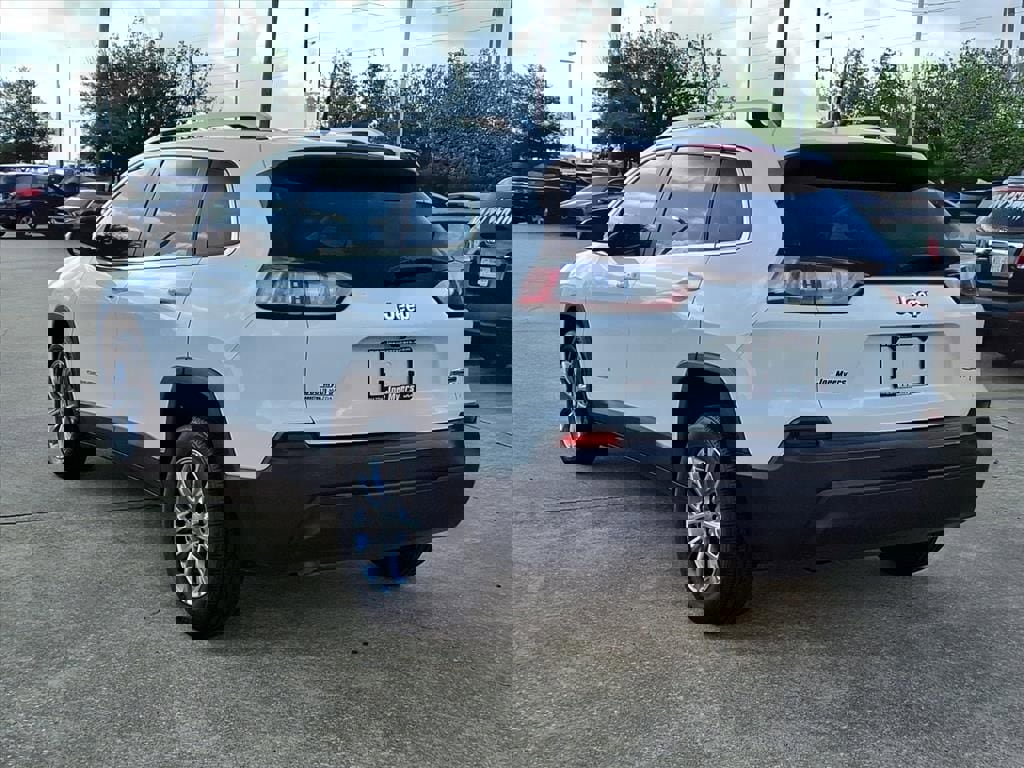 Used 2019 Jeep Cherokee Latitude Plus image 2