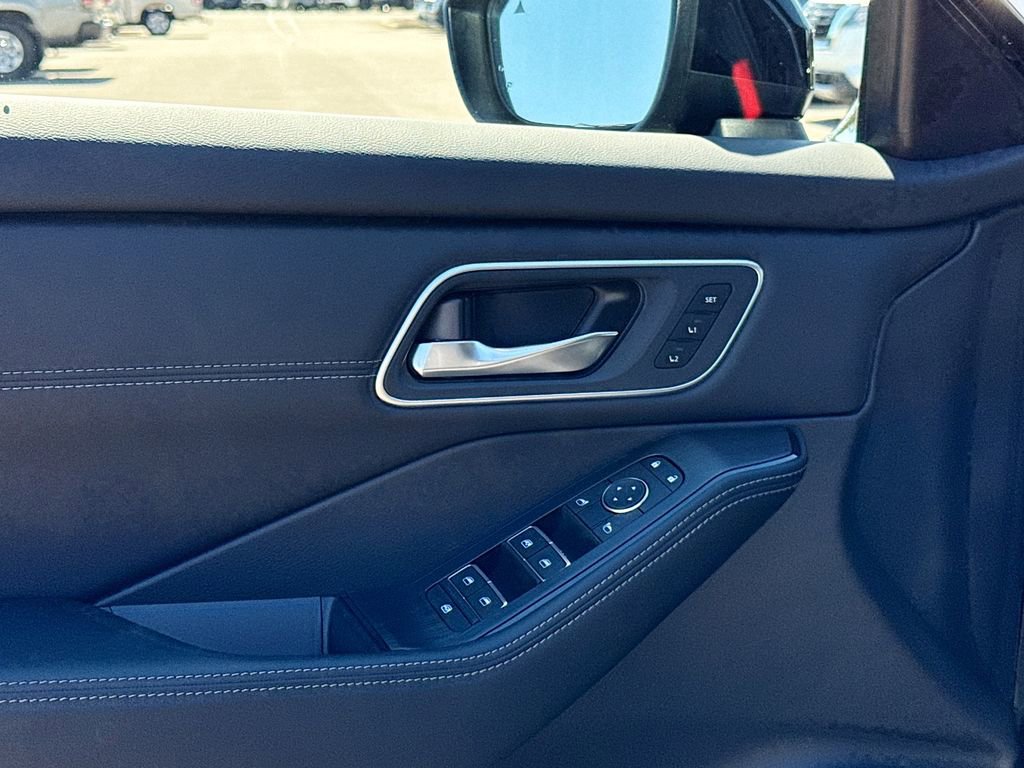 New 2026 Nissan Rogue Platinum image 17