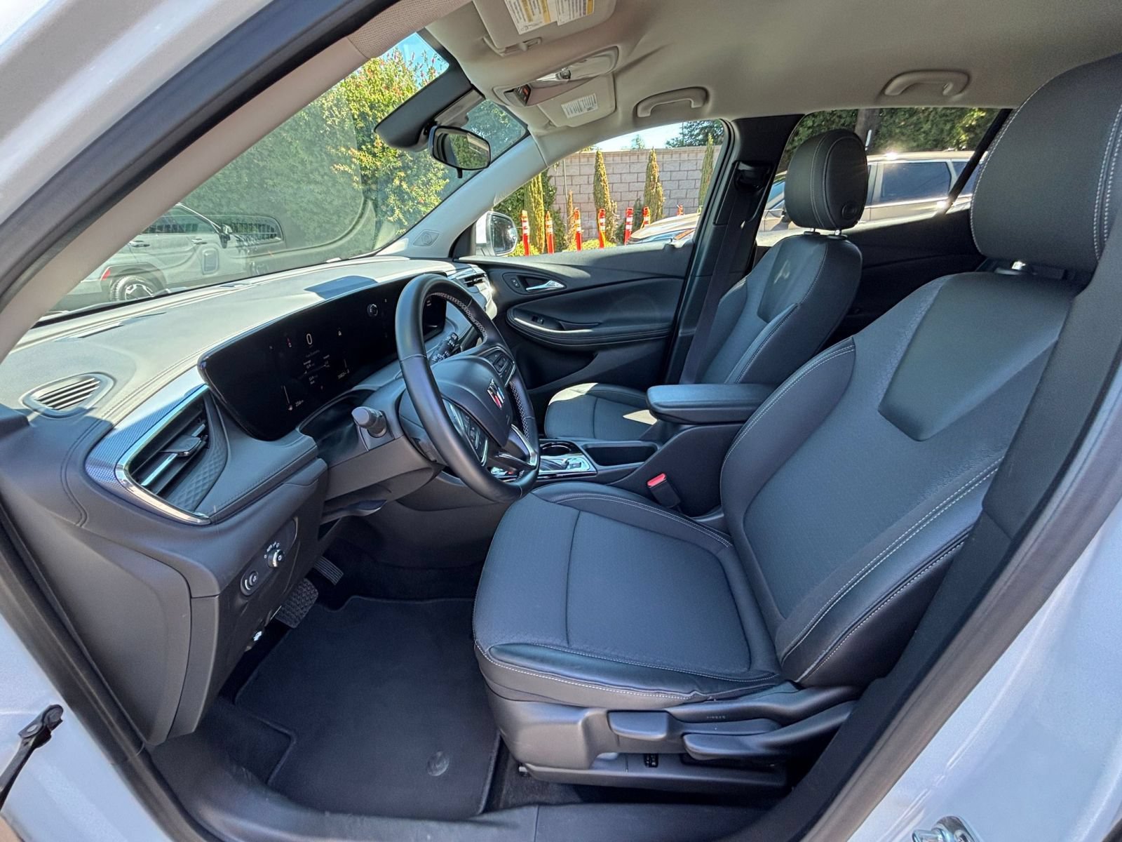 Used 2025 Buick Encore GX Preferred AWD/4WD image 25