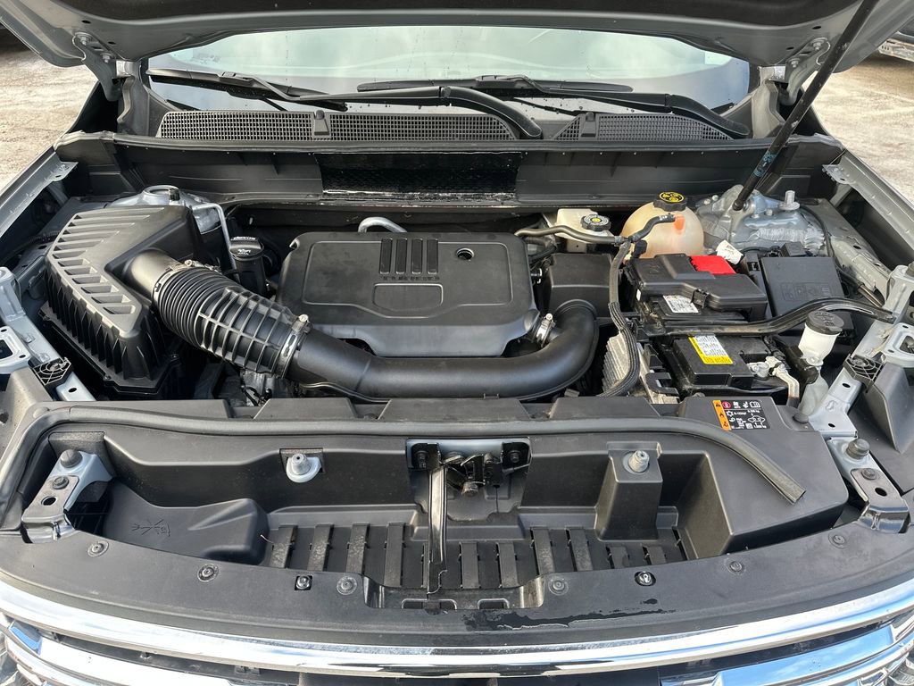 Used 2023 GMC Acadia SLE w/ Driver Convenience Package image 16