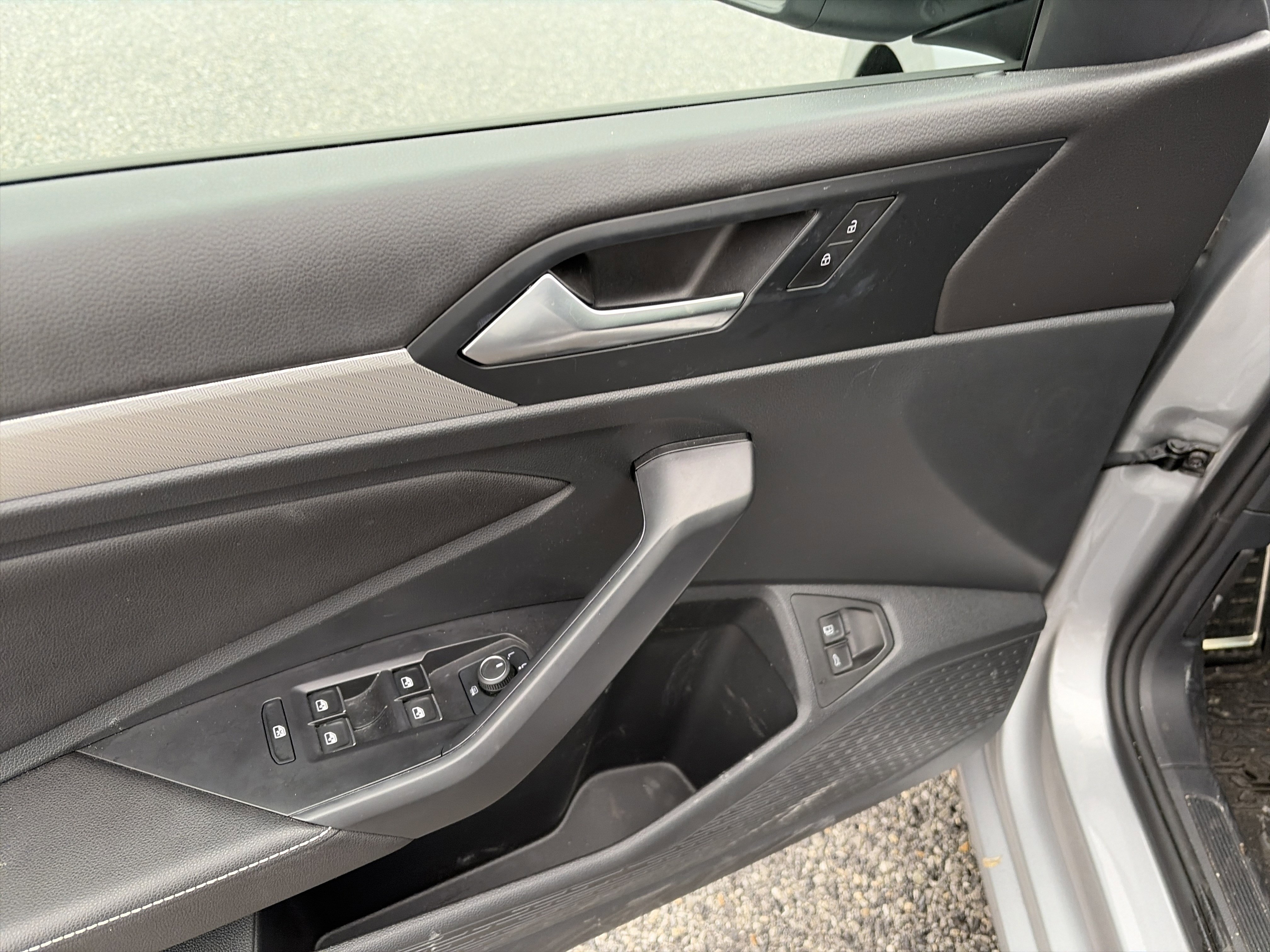 Used 2024 Volkswagen Jetta Sport image 9