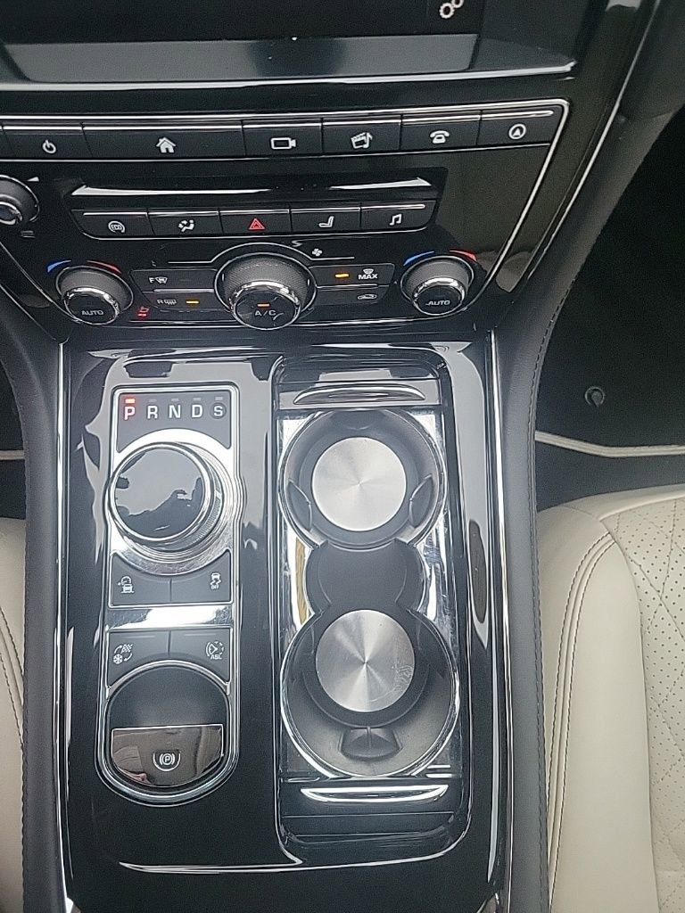 Used 2017 Jaguar XJ L Portfolio image 19