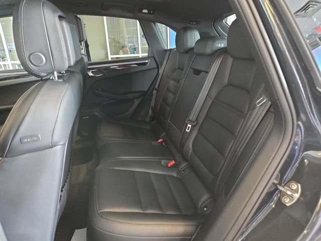 Used 2025 Porsche Macan AWD/4WD image 23