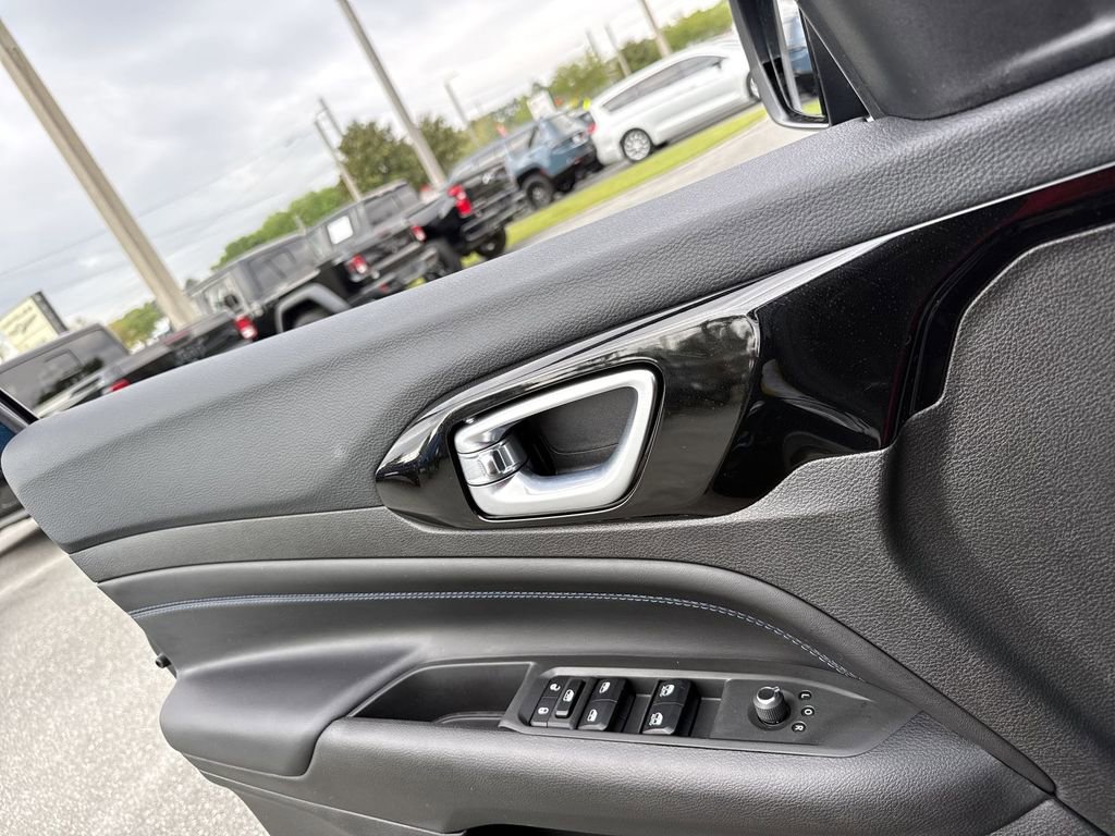 New 2026 Jeep Compass Latitude image 12