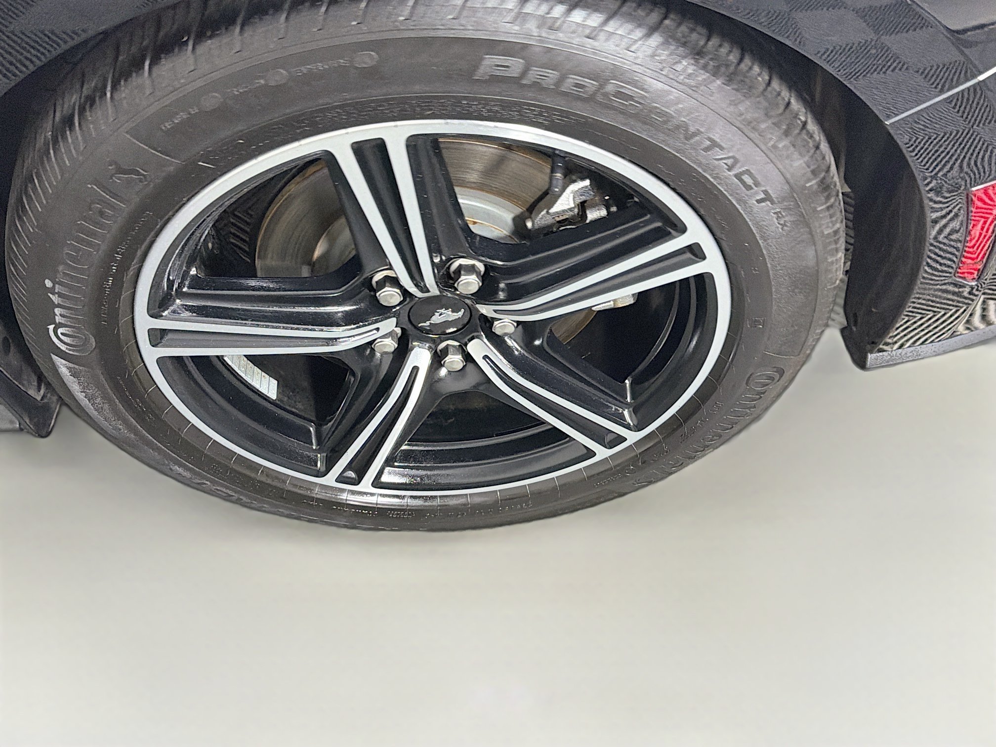 Used 2025 Ford Mustang Coupe RWD image 11