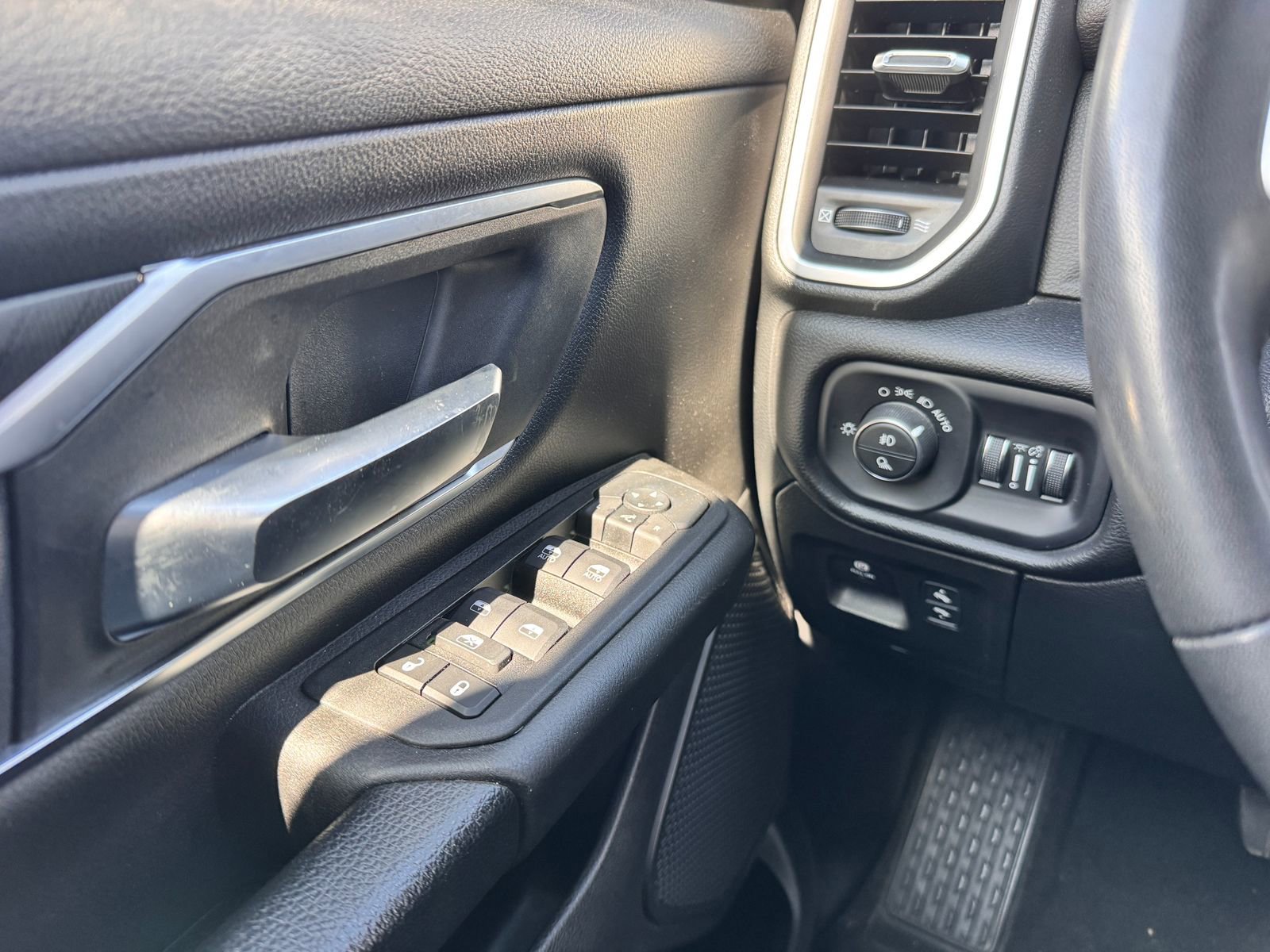 Used 2025 RAM 1500 Big Horn AWD/4WD image 11