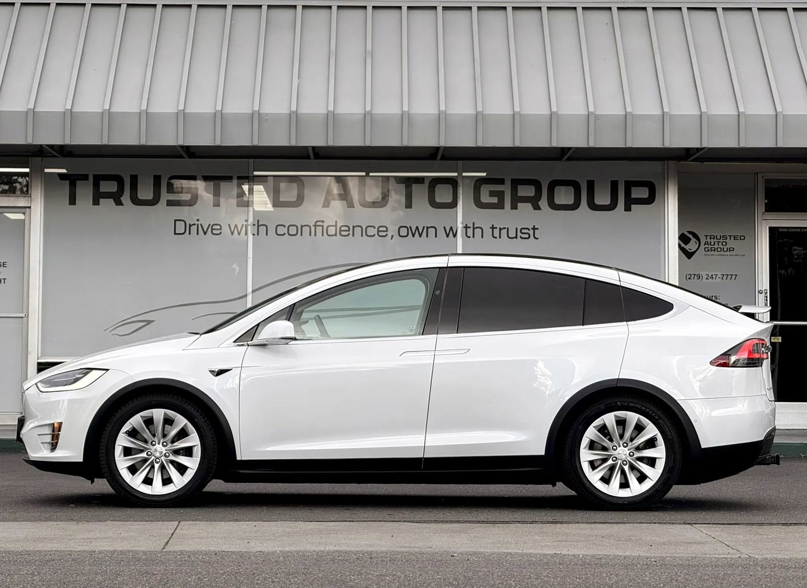 Used 2016 Tesla Model X 90D image 6