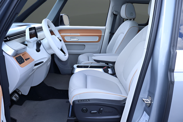 Certified 2025 Volkswagen ID. Buzz 1st Edition AWD/4WD image 13