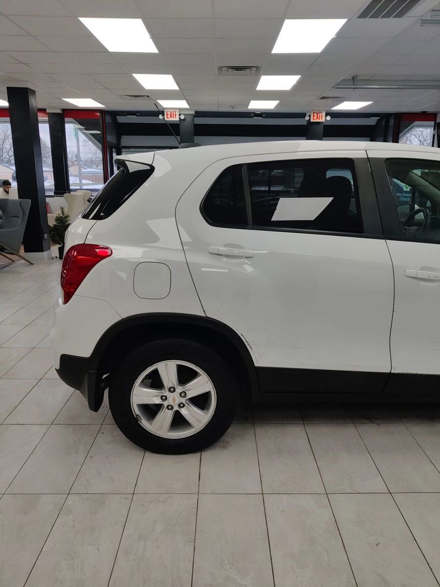 Used 2020 Chevrolet Trax LS w/ Tint and Cruise Package image 7