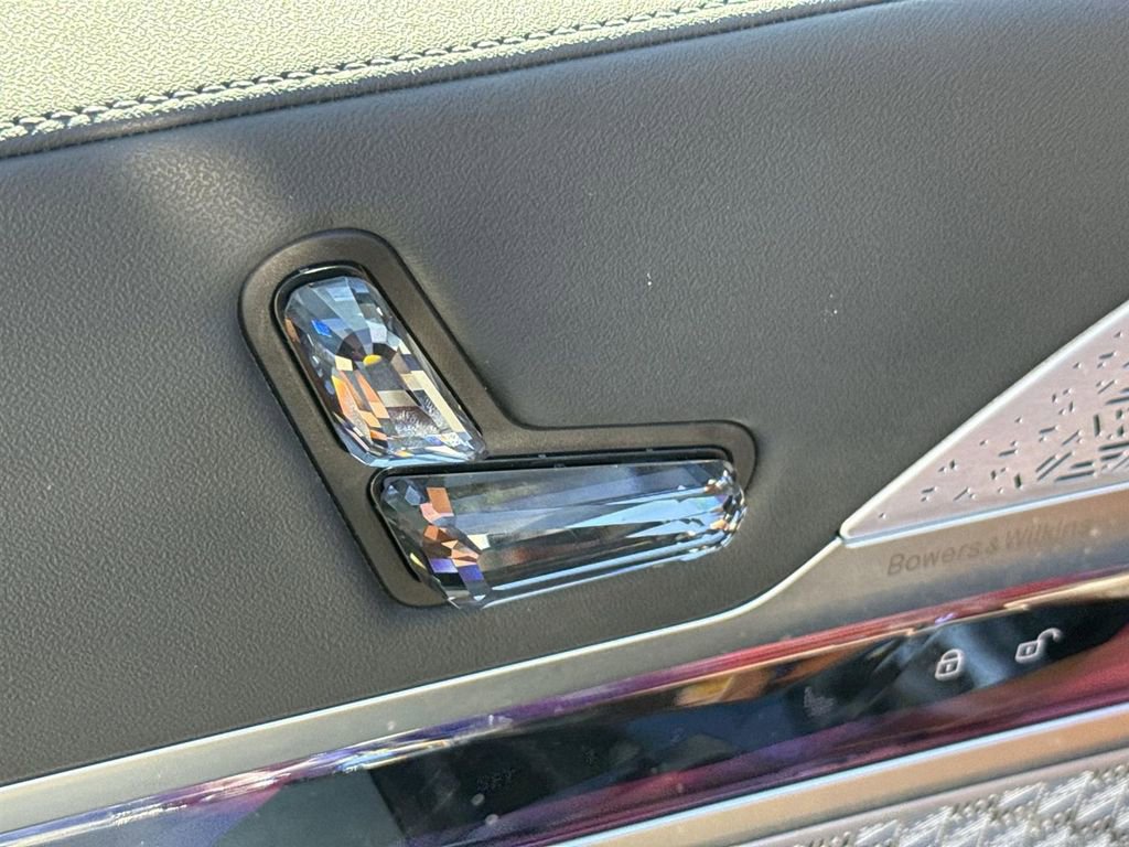 Used 2023 BMW 740i w/ Parking Assistance Package image 35