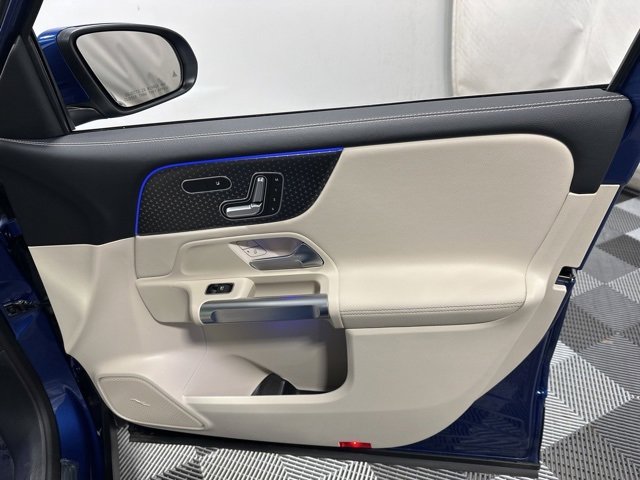 Used 2025 Mercedes-Benz GLB 250 GLB 250 image 31