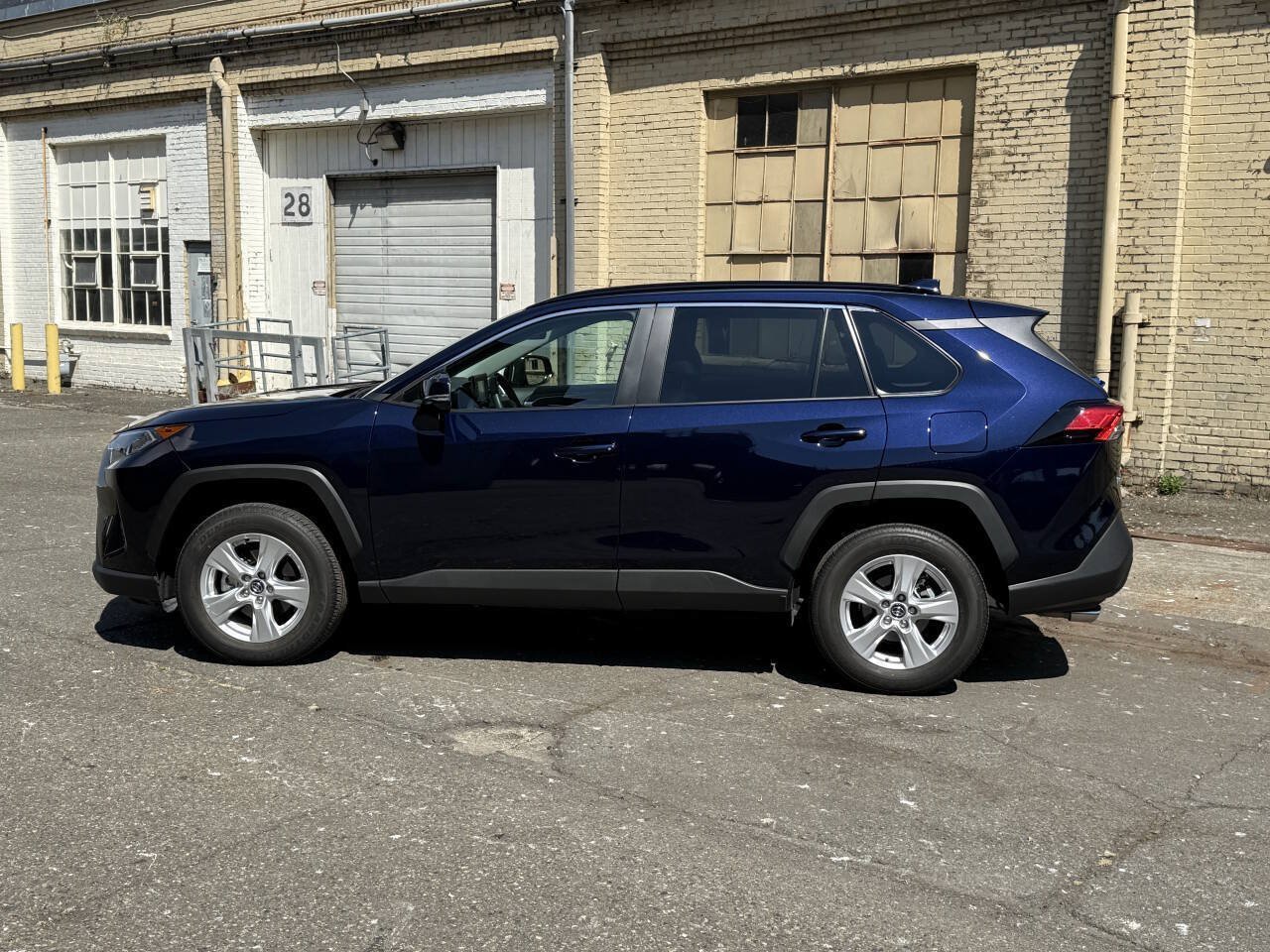 Used 2020 Toyota RAV4 XLE w/ Convenience Package AWD/4WD image 5