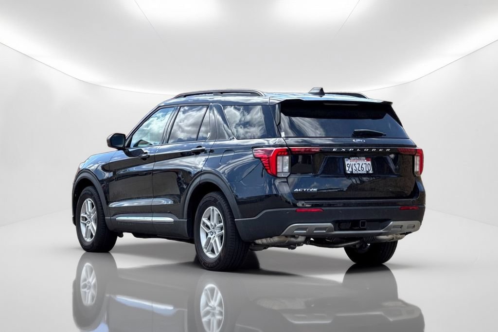 Used 2025 Ford Explorer Active w/ Active Comfort Package RWD image 4