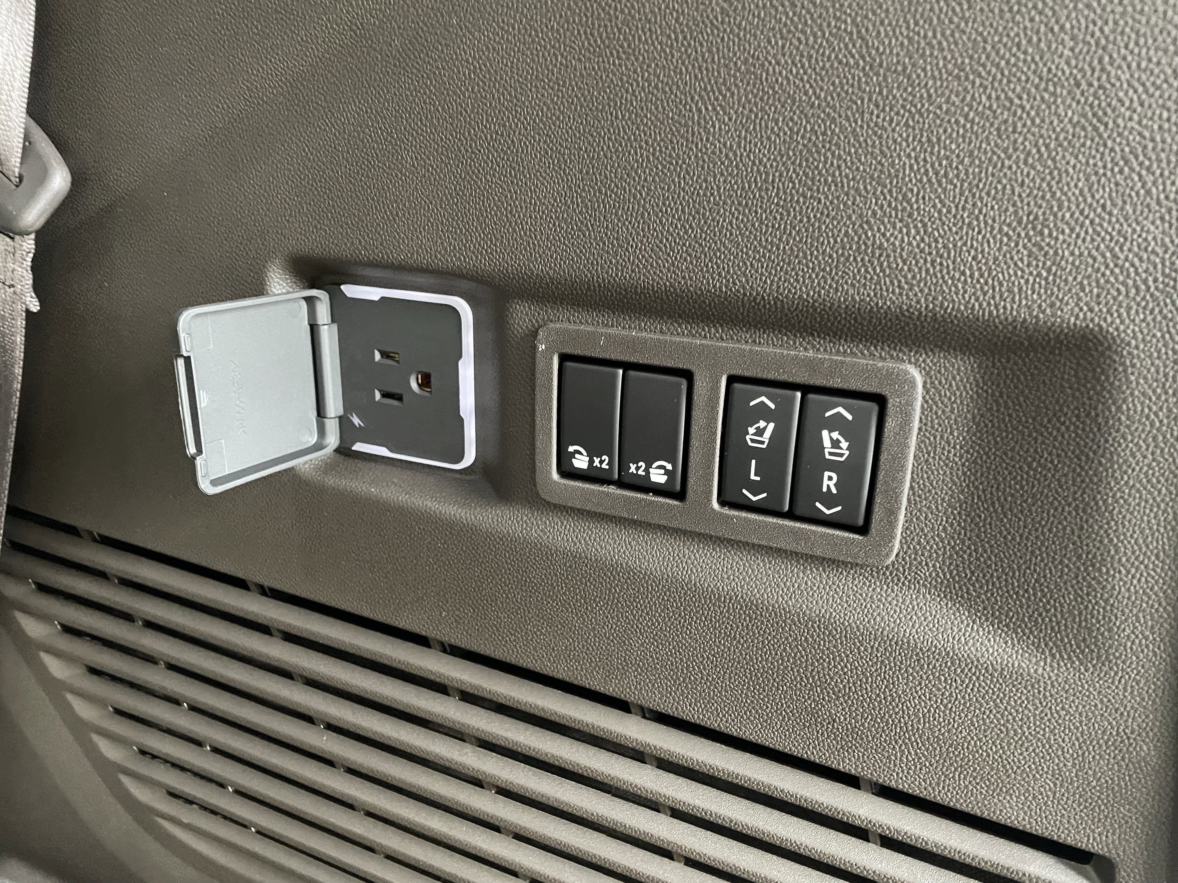 New 2026 GMC Yukon Elevation w/ Elevation Premium Package image 10