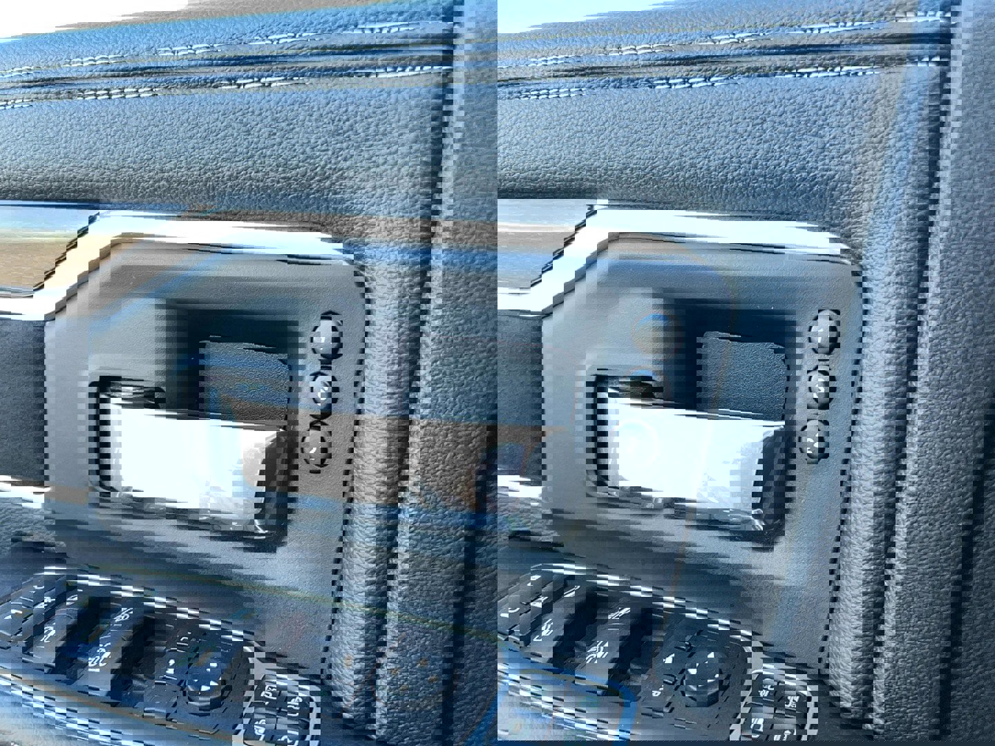 Used 2024 RAM 3500 Laramie w/ Towing Technology Group image 18