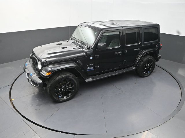 Used 2023 Jeep Wrangler Unlimited Sahara w/ Cold Weather Group AWD/4WD image 14