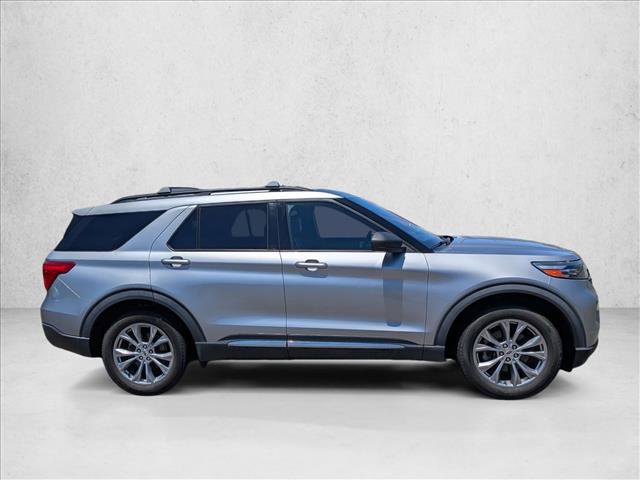 Used 2020 Ford Explorer XLT w/ Equipment Group 202A AWD/4WD image 4