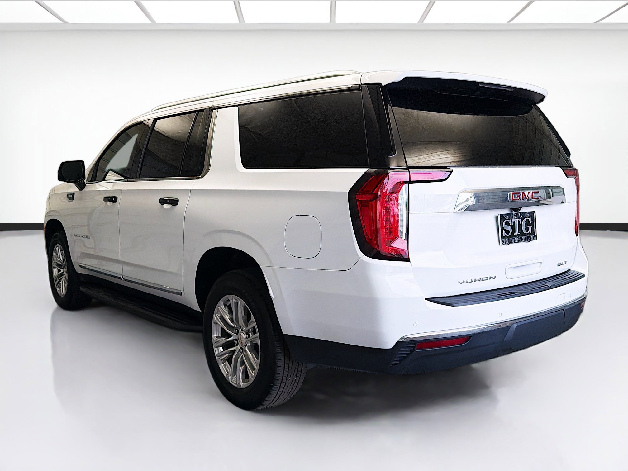 Used 2022 GMC Yukon XL SLT w/ SLT Premium Package image 6