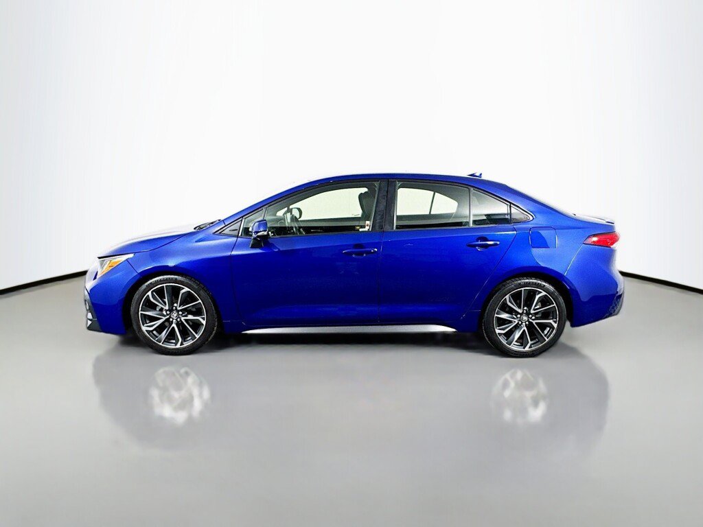 Used 2020 Toyota Corolla SE FWD image 2