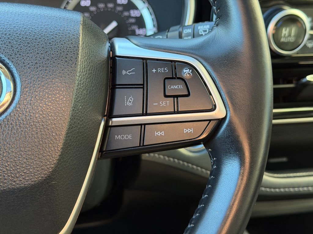 Used 2022 Toyota Highlander XLE image 19