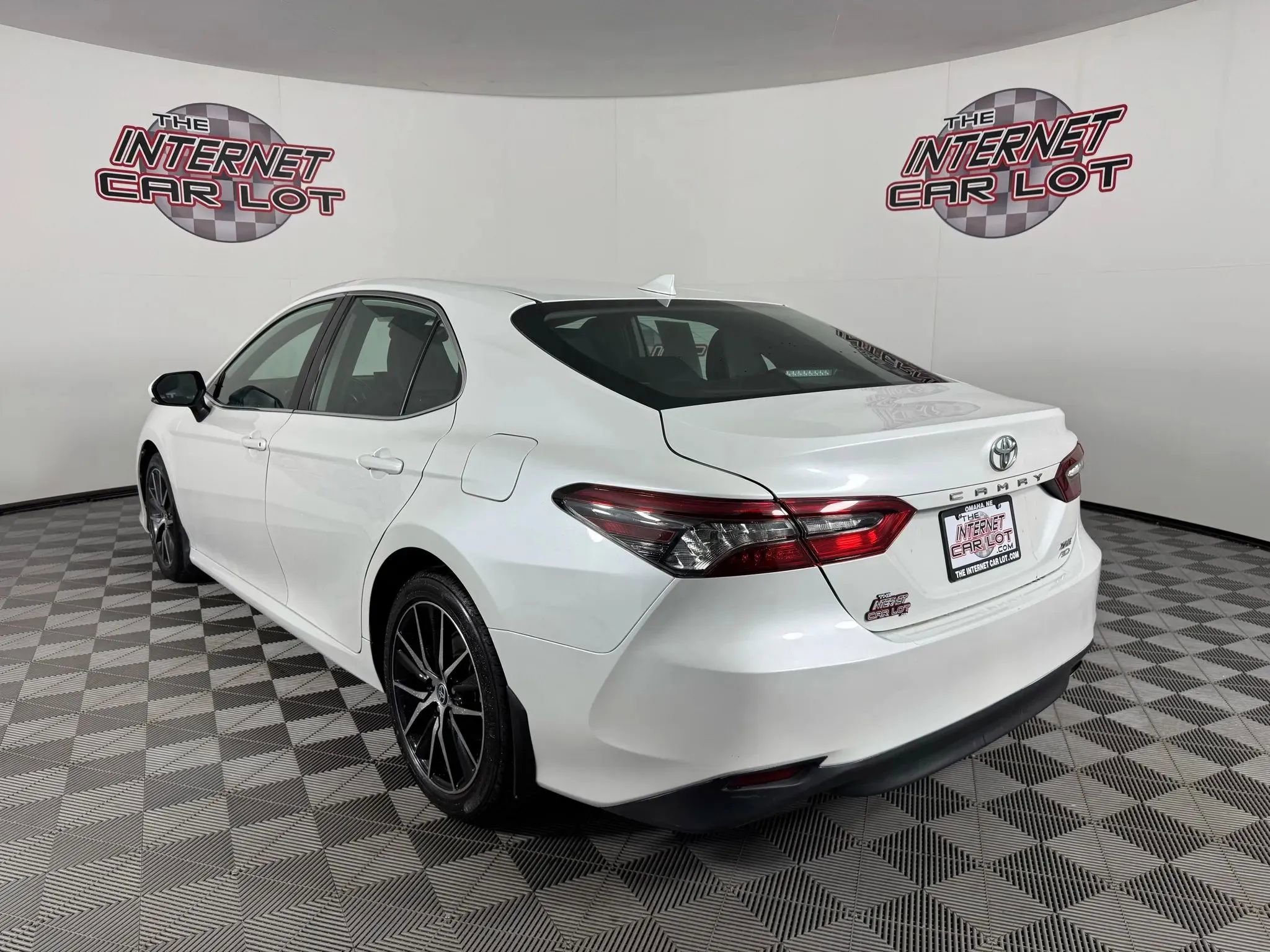 Used 2024 Toyota Camry XLE w/ Cold Weather Package AWD/4WD image 5