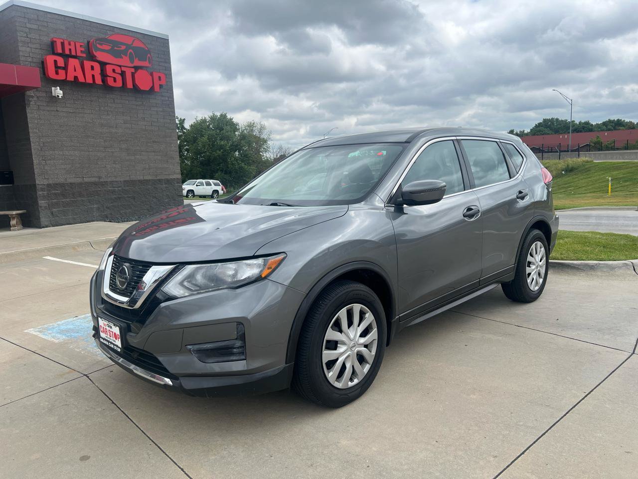 Used 2018 Nissan Rogue S FWD image 2