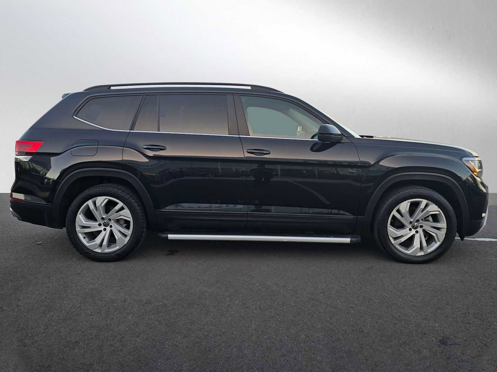 Used 2022 Volkswagen Atlas SE image 2
