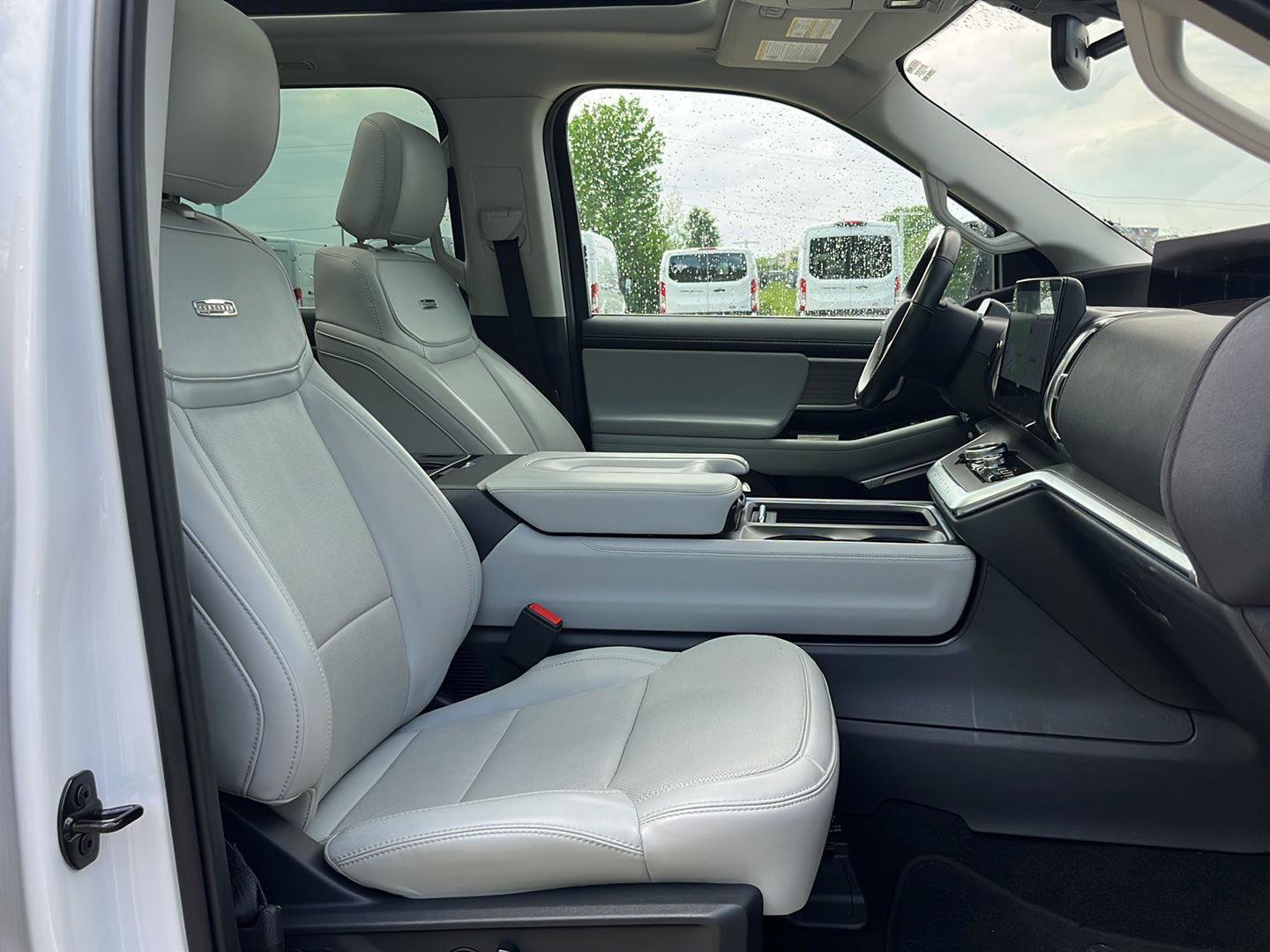 Used 2025 Ford Expedition Max Platinum AWD/4WD image 31