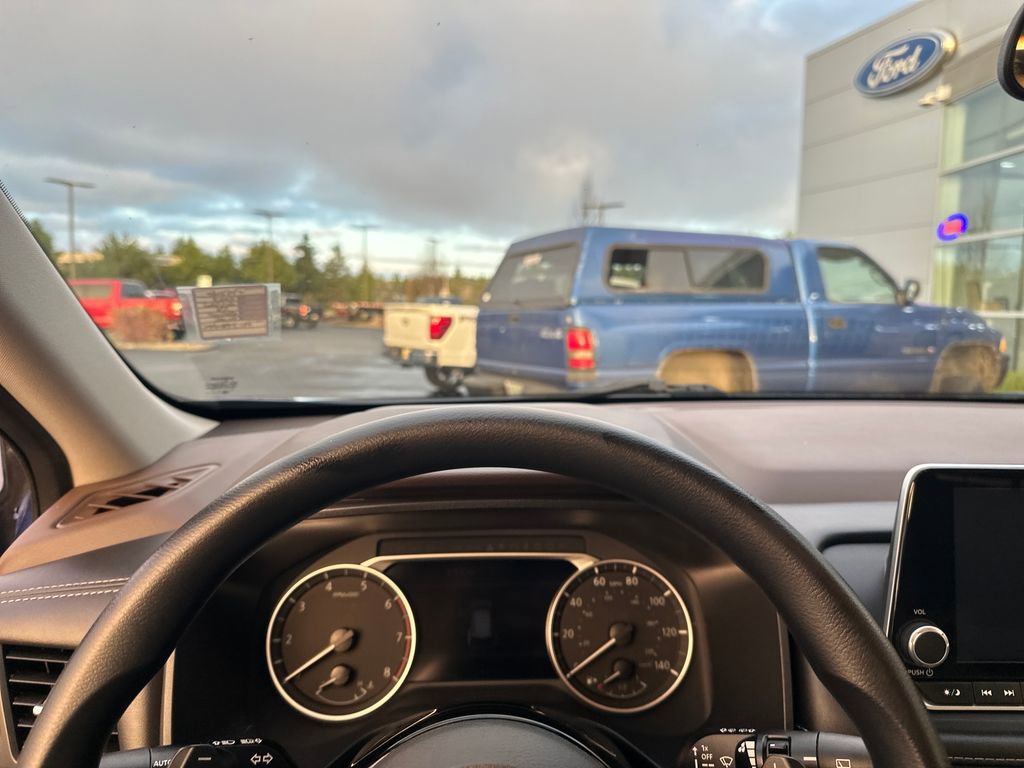 Used 2023 Nissan Rogue SV image 13