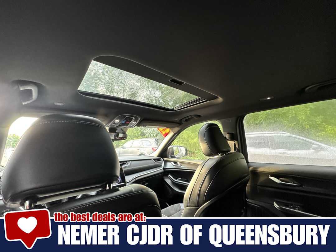 Used 2023 Jeep Grand Cherokee L Laredo AWD/4WD image 21