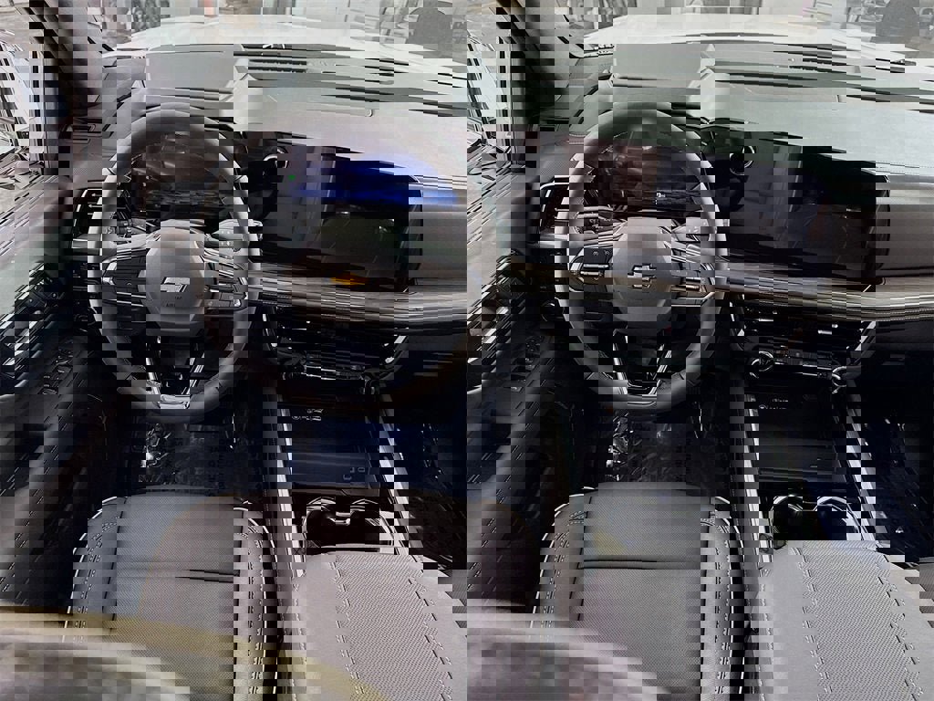 New 2025 Chevrolet Suburban Premier image 2