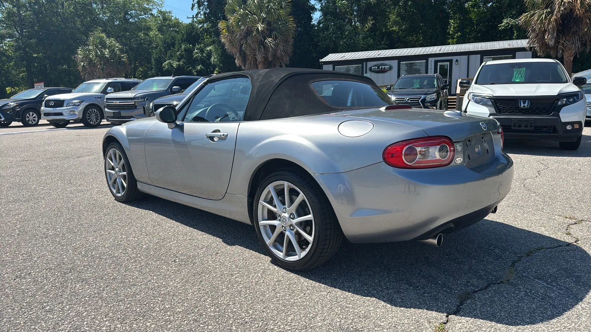 Used 2010 MAZDA MX-5 Miata Grand Touring w/ Premium Pkg RWD image 9