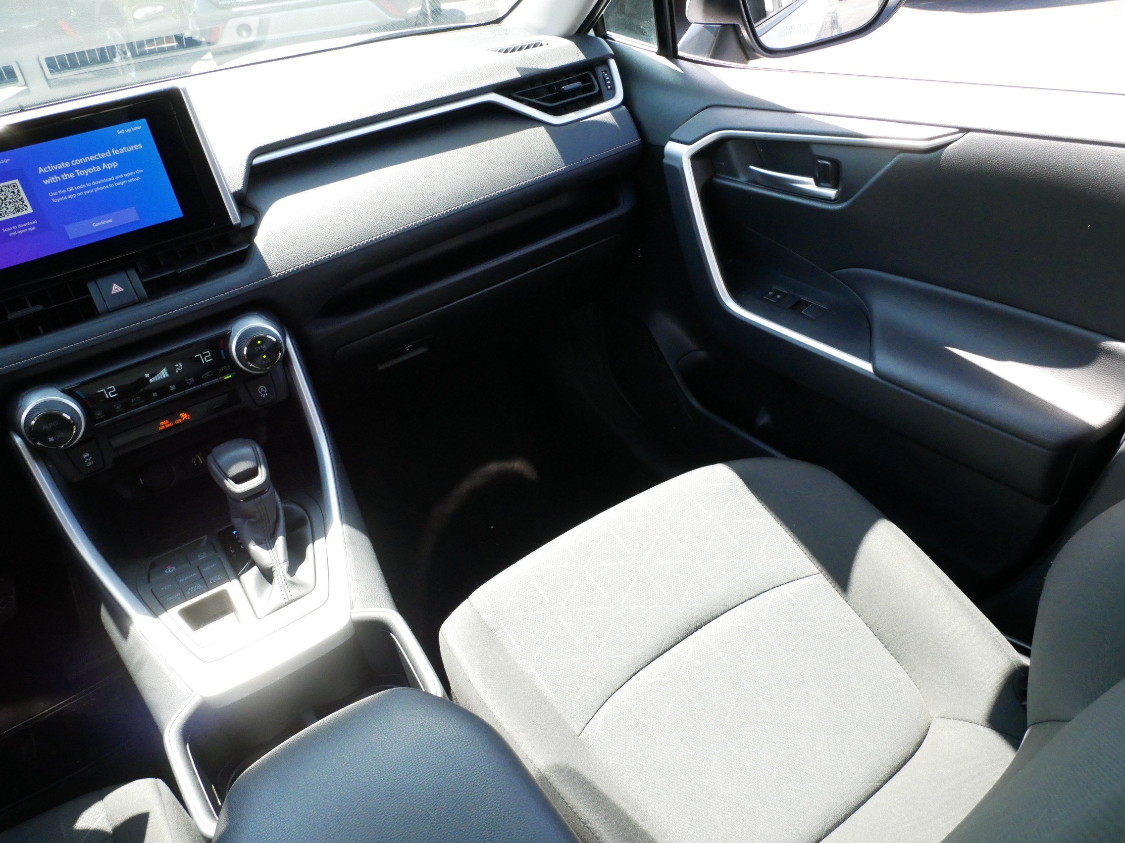 Used 2025 Toyota RAV4 XLE AWD/4WD image 11