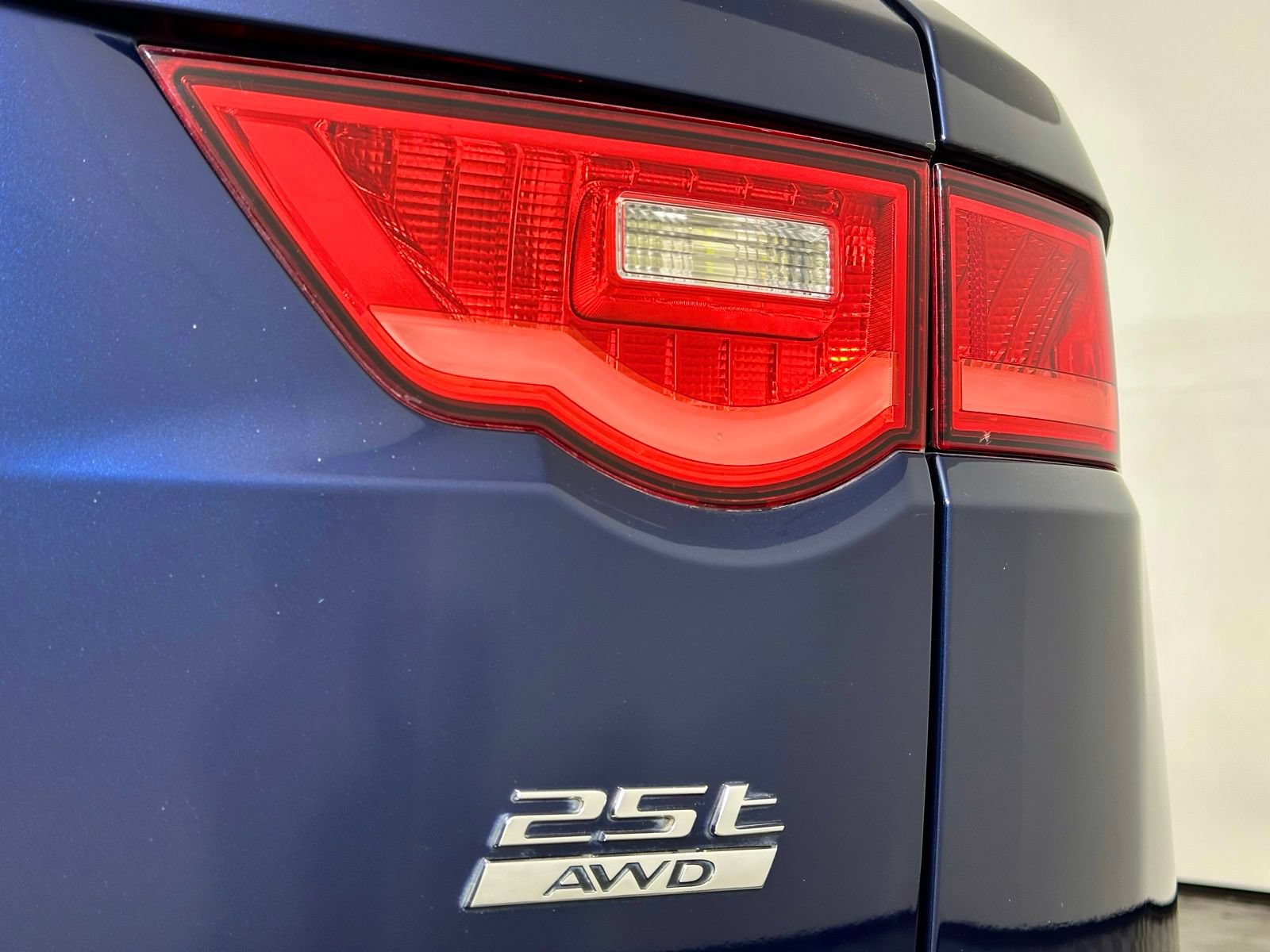 Used 2020 Jaguar F-PACE Premium AWD/4WD image 14