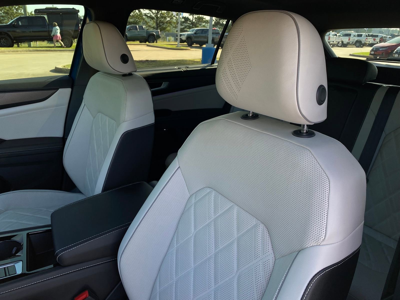 Used 2025 Volkswagen Atlas Cross Sport SEL Premium R-Line image 12