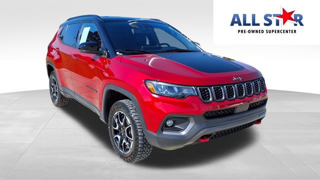 Used 2025 Jeep Compass Trailhawk image 1