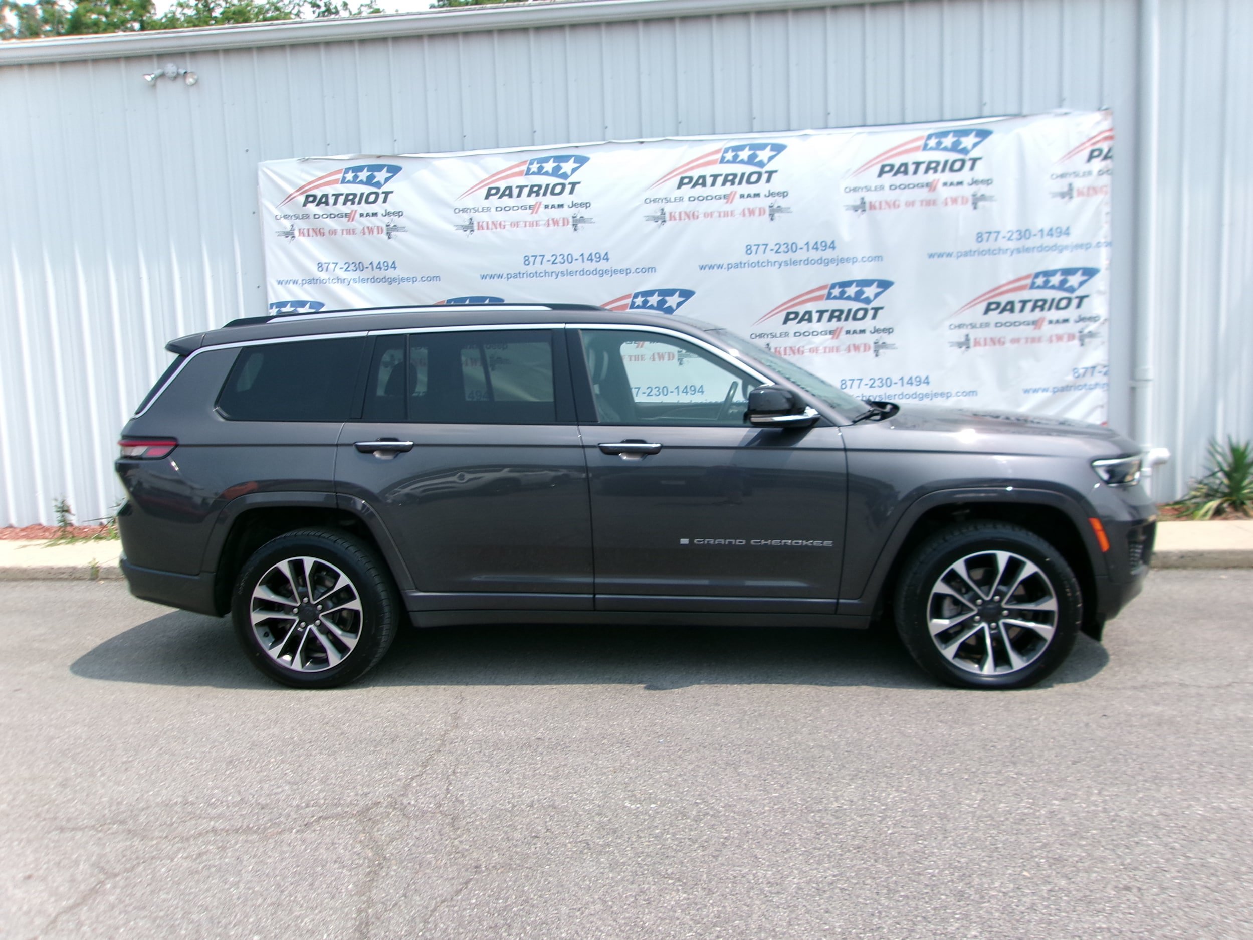 Used 2021 Jeep Grand Cherokee L Overland AWD/4WD image 3