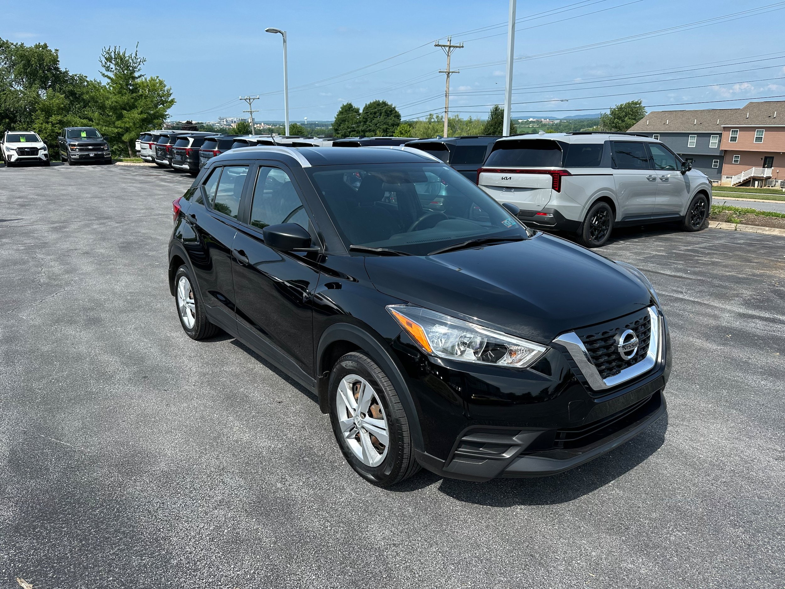 Used 2019 Nissan Kicks S FWD image 3