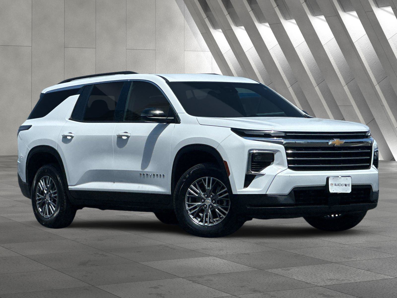 Used 2025 Chevrolet Traverse LT AWD/4WD image 2