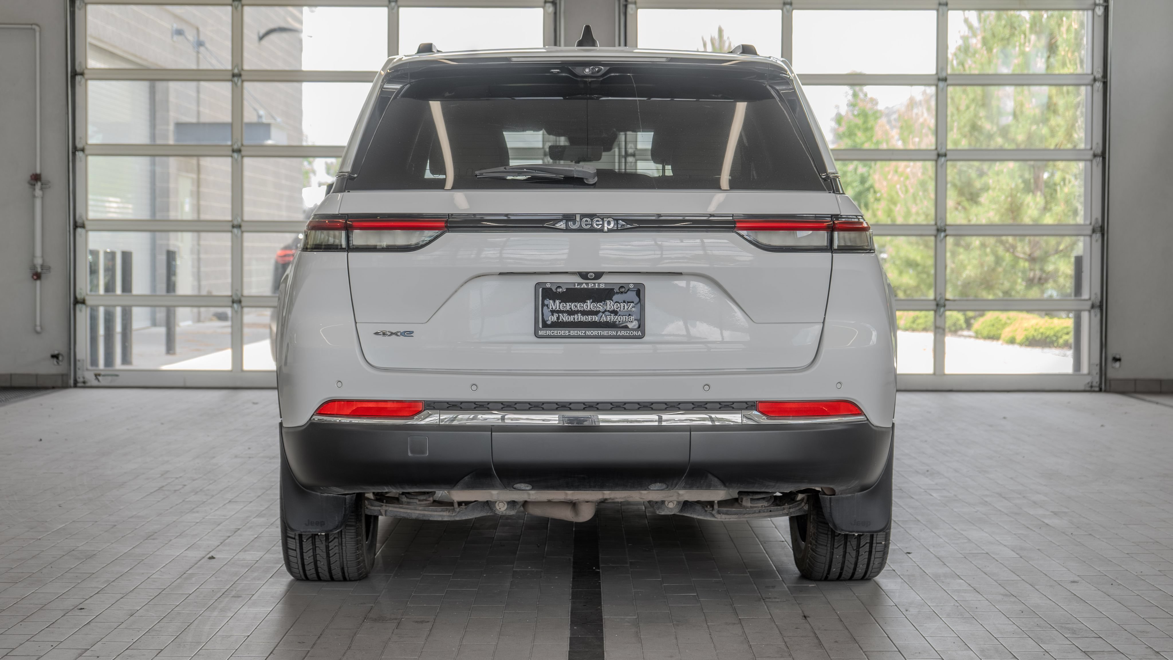 Used 2023 Jeep Grand Cherokee 4WD 4xe w/ Luxury Tech Group II image 14