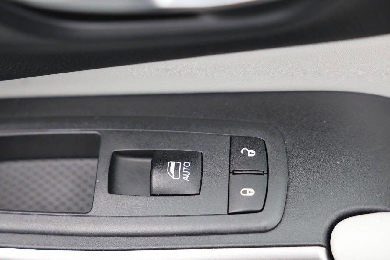 Used 2019 Jeep Cherokee Limited image 11