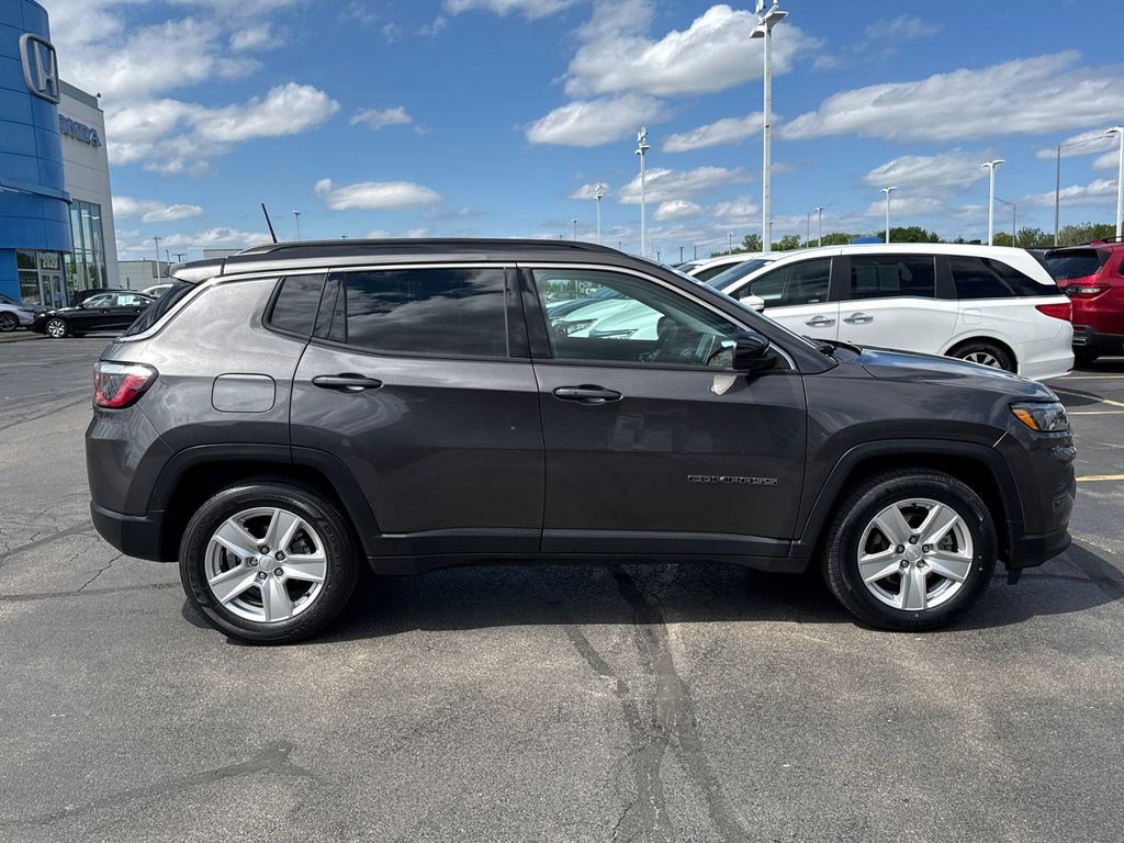 Used 2022 Jeep Compass Latitude FWD image 12