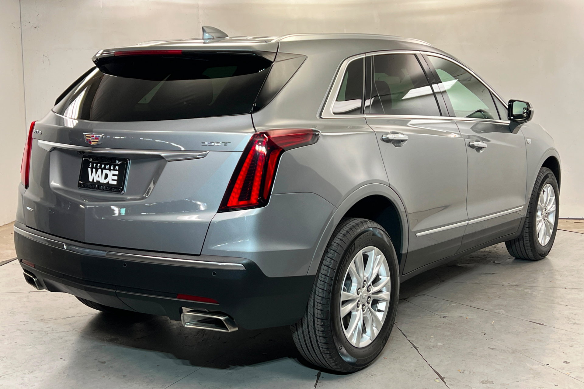 Used 2025 Cadillac XT5 Luxury w/ LPO, Floor Liner Package AWD/4WD image 6