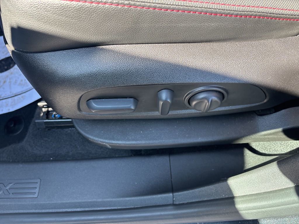 Used 2023 Chevrolet Equinox RS FWD image 48