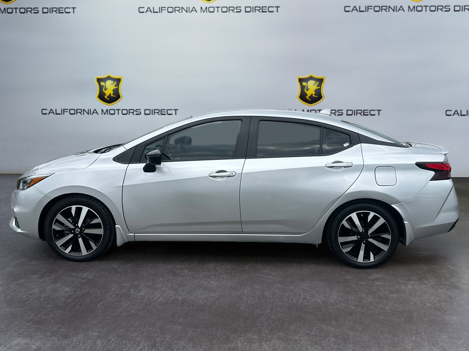 Used 2022 Nissan Versa SR w/ Convenience Package FWD image 2