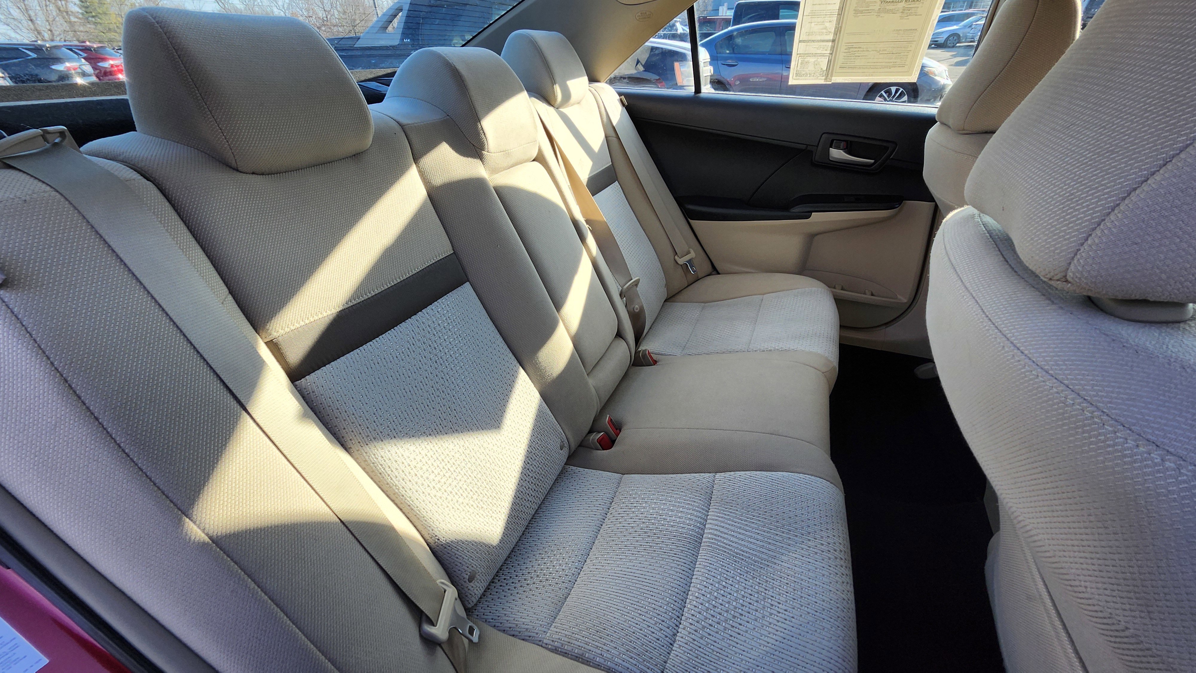 Used 2012 Toyota Camry LE image 18