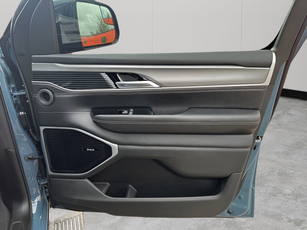 New 2026 Jeep Grand Wagoneer L Limited AWD/4WD image 15