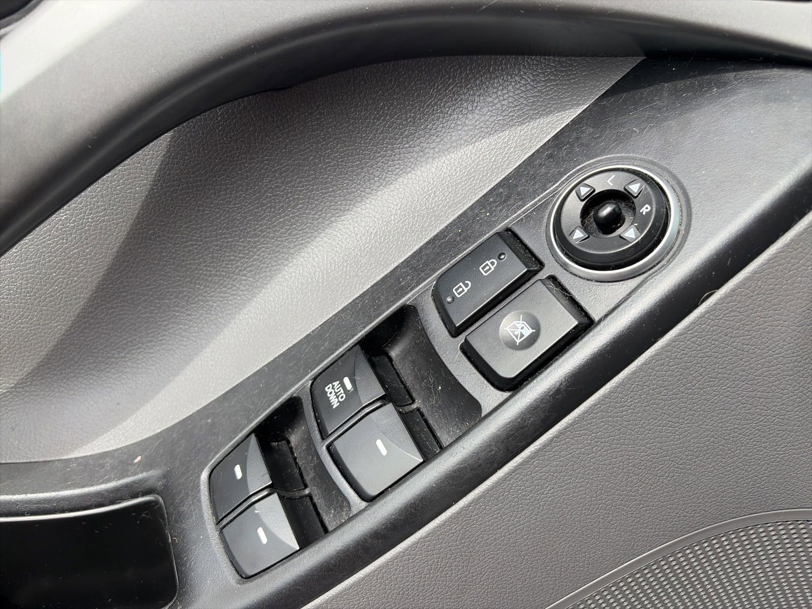 Used 2016 Hyundai Elantra SE image 17