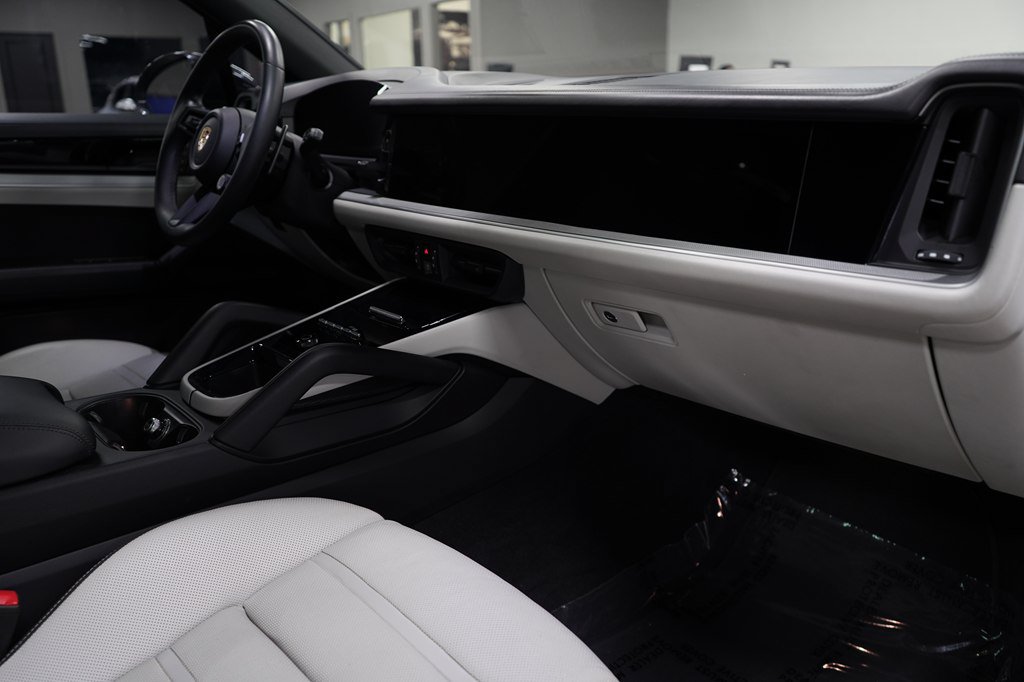 Used 2024 Porsche Cayenne AWD/4WD image 28